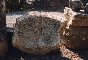 Pila bautismal paleocristiano en Cafarnaún © Joaquim Pisa